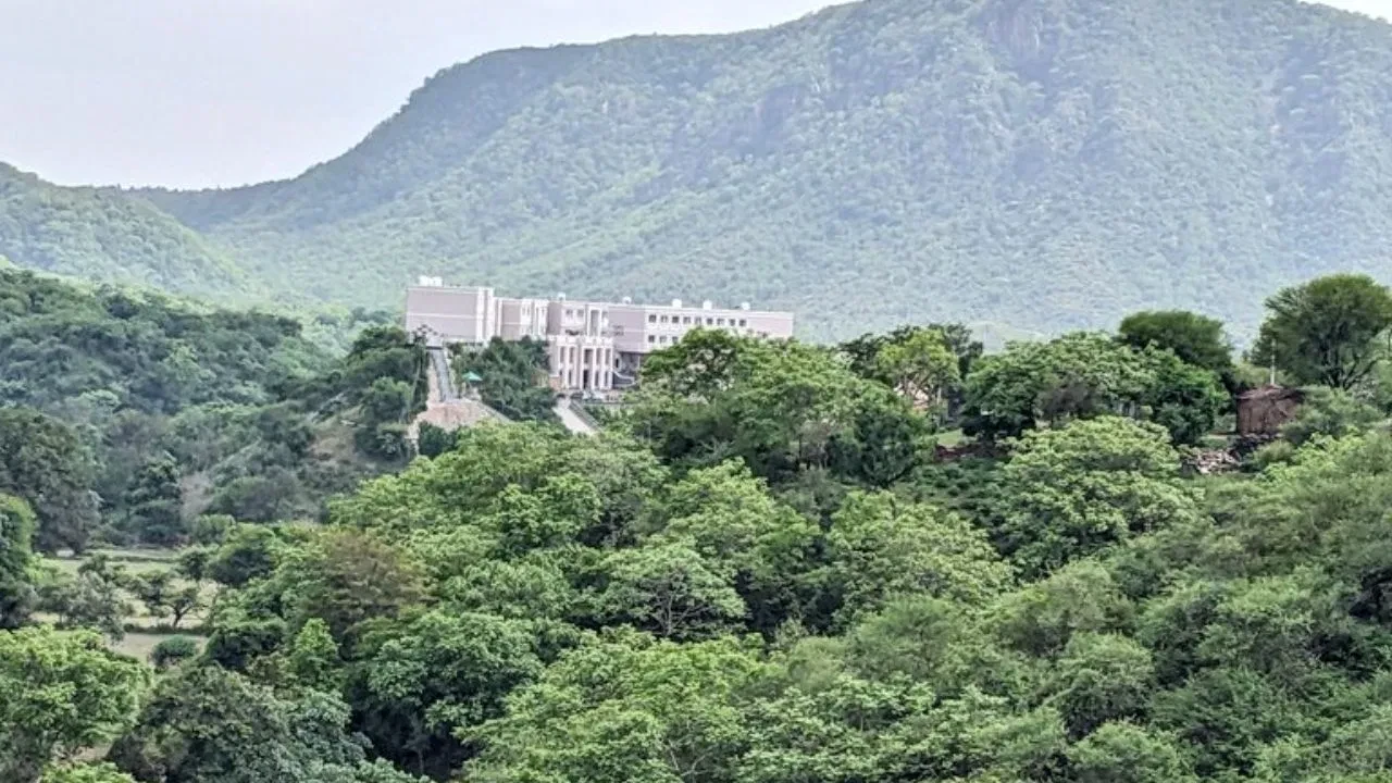 अरावली संकट: 90% पहाड़ियां संरक्षण से बाहर, राजस्थान में सियासी बहस तेज