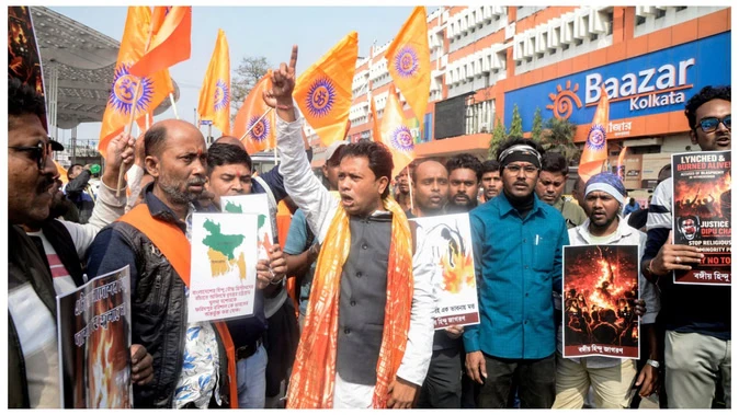 कोलकाता से दिल्ली तक प्रदर्शन, ढाका में भारतीय उच्चायुक्त तलब