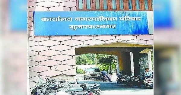 मुजफ्फरनगर: नाला निर्माण में गड़बड़ी, चेयरमैन ने जेई को हटाया