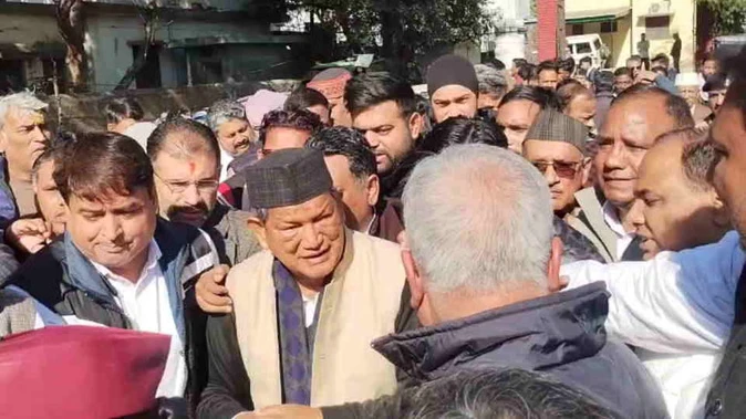 देहरादून: रील विवाद को लेकर पूर्व सीएम हरीश रावत का भाजपा मुख्यालय कूच