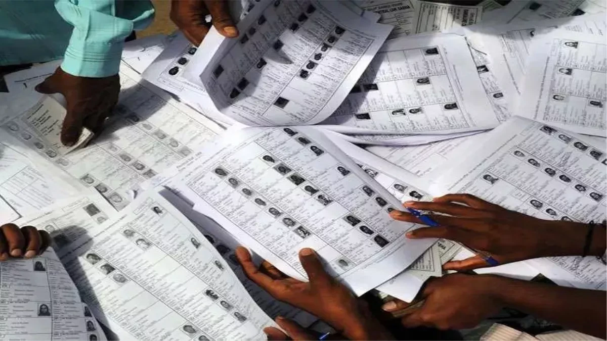 बहराइच: मतदाता सूची में नाबालिग को दिखाया गया बालिग, पत्नी का नाम भी दर्ज