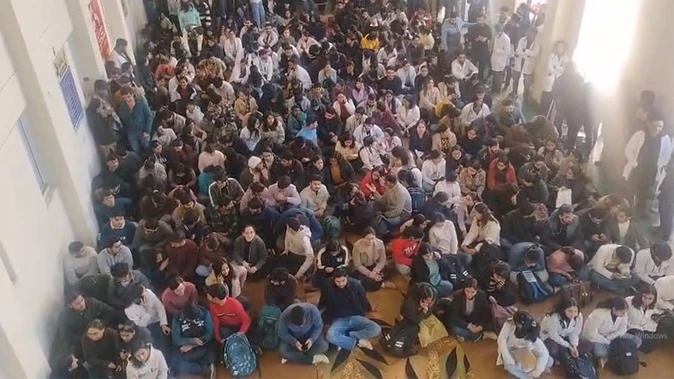 आईजीएमसी में मारपीट के बाद डॉक्टरों की हड़ताल, ओपीडी और ऑपरेशन सेवाएं ठप
