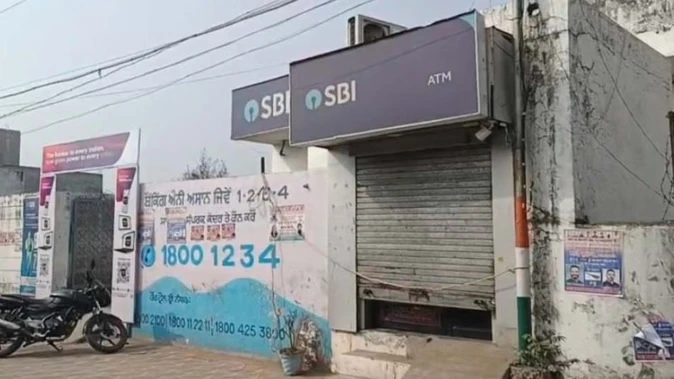 जालंधर हाईवे पर एसबीआई एटीएम में लूट, पुलिस जांच में जुटी