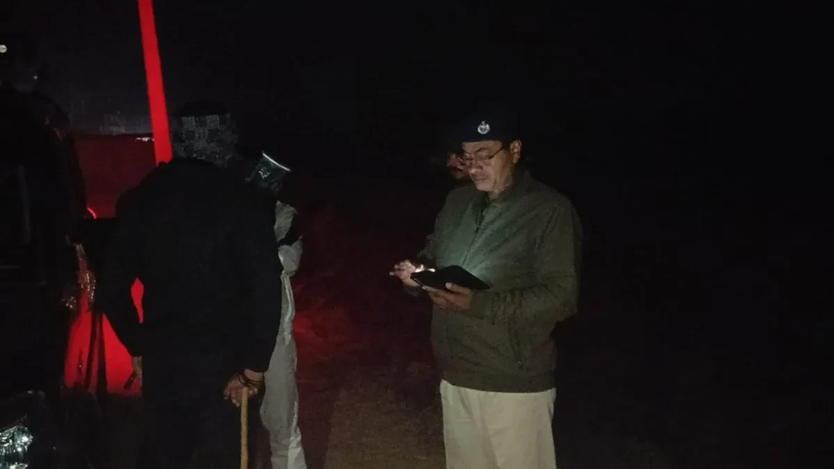 मुंगेर में पुलिस पर हमला, शराब तस्कर छुड़ाया; सिपाही की पिस्टल छीनी