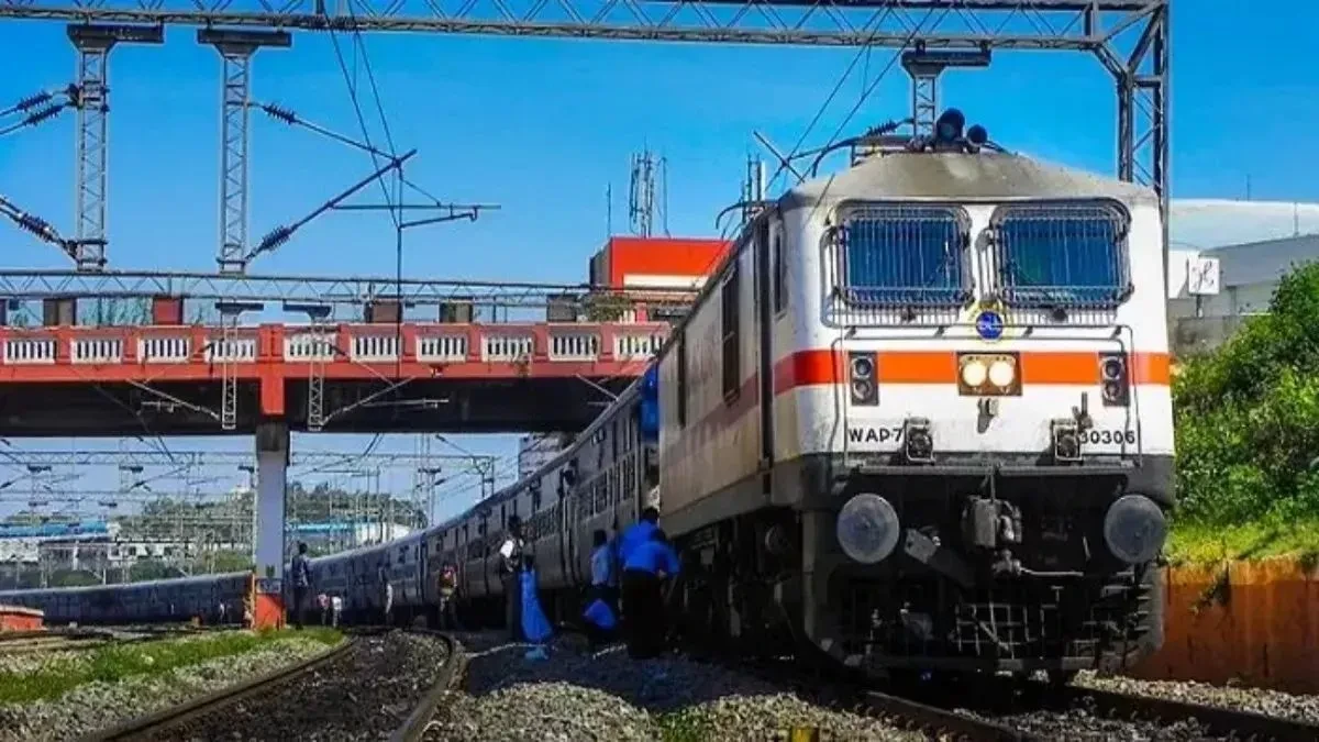 आसनसोल रेल हादसा: 11 ट्रेनें रद्द, 12 से अधिक का मार्ग बदला; पूरी लिस्ट देखें