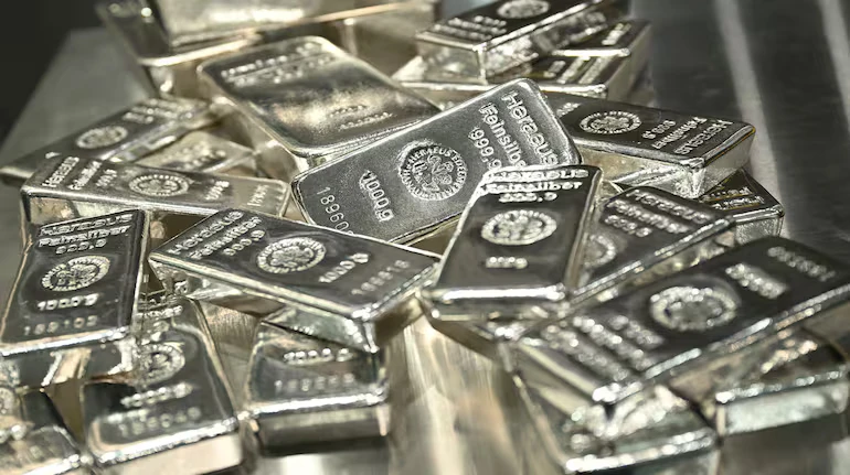 ₹2.5 लाख छूते ही चांदी लुढ़की, एक घंटे में ₹21,500 की बड़ी गिरावट