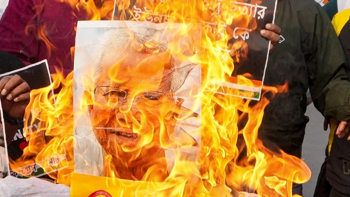 बांग्लादेश में दुकान बंद कर लौट रहे हिंदू व्यापारी पर हमला, पेट्रोल डालकर जलाने की कोशिश