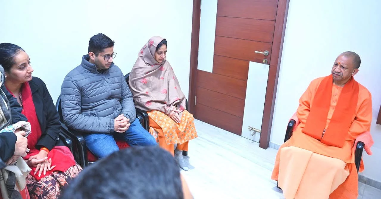 बरेली में सीएम योगी ने दिवंगत भाजपा विधायक श्याम बिहारी को दी श्रद्धांजलि