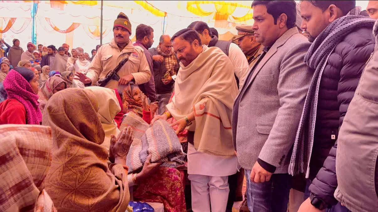 मंत्री अनिल कुमार ने की आम जनसुनवाई, जरूरतमंदों को बांटे कंबल