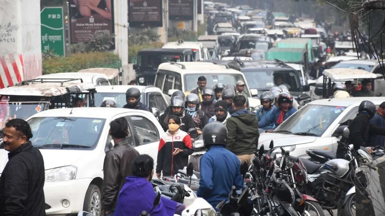 लखनऊ ट्रैफिक जाम पर सख्त एक्शन, एडीसीपी और एसीपी ट्रैफिक हटाए गए