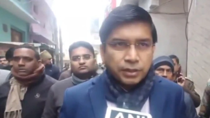 संभल में बिजली चोरी का बड़ा खुलासा, मिनी पावर स्टेशन से 60 घरों को सप्लाई