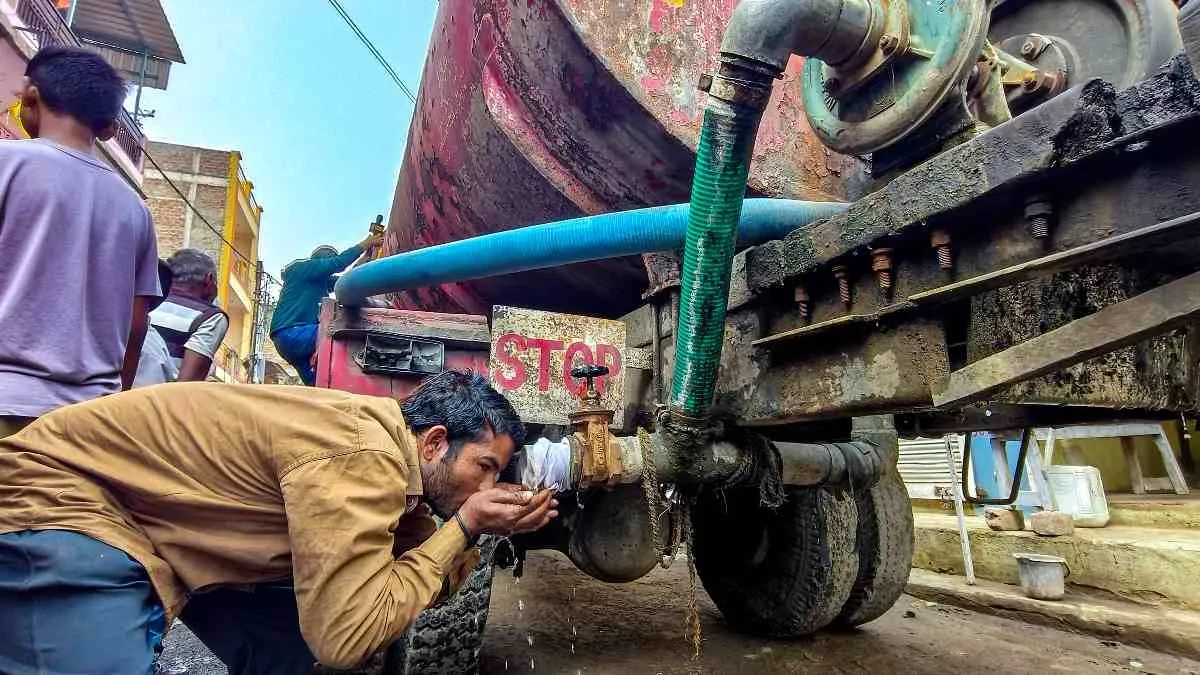 इंदौर में पानी बना जानलेवा: बोरिंग के 69 में से 35 सैंपल फेल