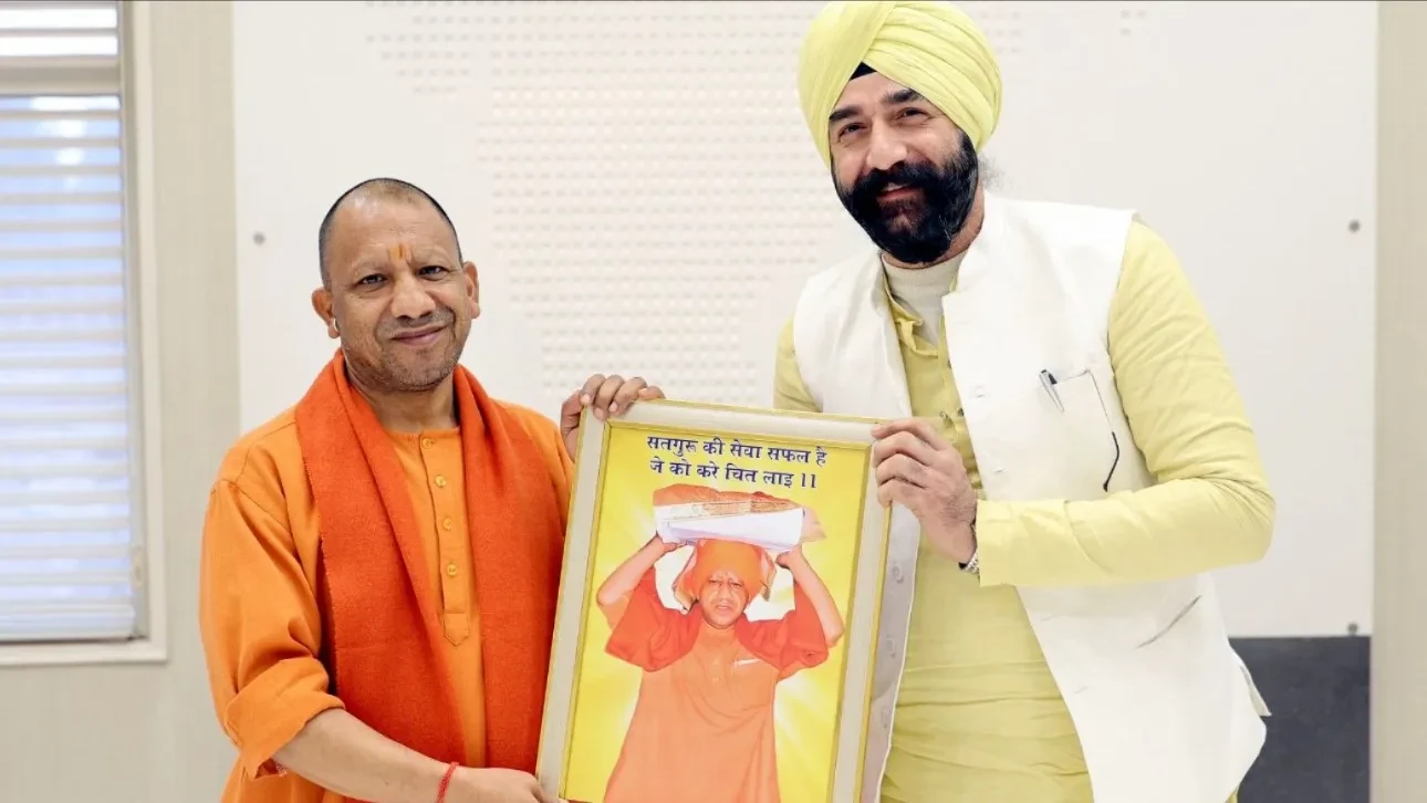 गुरविंदर छाबड़ा ने मुख्यमंत्री योगी से की भेंट, शहीद स्तंभ के शीघ्र लोकार्पण पर चर्चा