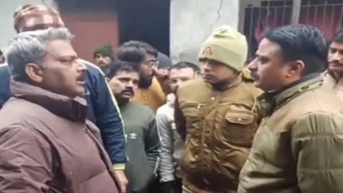मेरठ में पार्षद पर हमला, लावारिस कुत्ते पकड़ने पर युवक ने मारा मुक्का