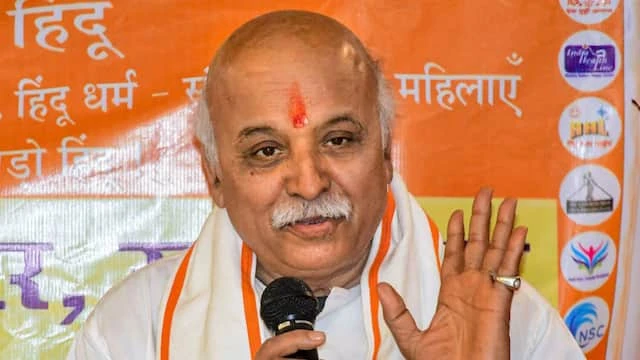 सरकार को सेना भेजकर मोहम्मद यूनुस को उठवाना चाहिए: तोगड़िया