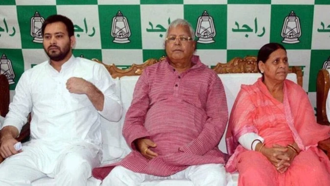 लालू परिवार की मुश्किलें बढ़ीं, कोर्ट कल तय कर सकती है आरोप