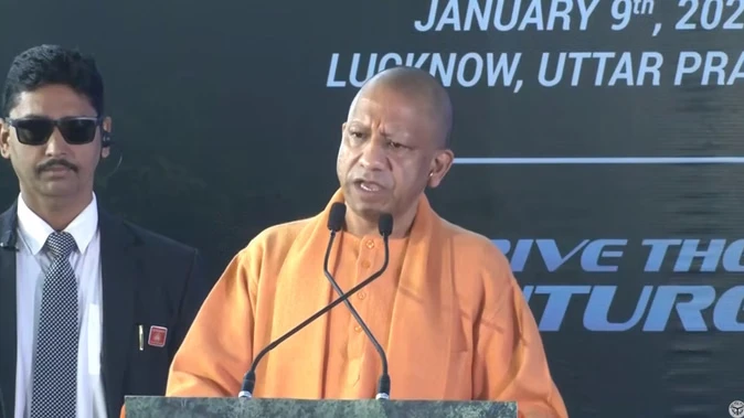 सीएम योगी ने ईवी प्लांट का उद्घाटन किया, यूपी को बताया निवेश के मामले में अग्रणी