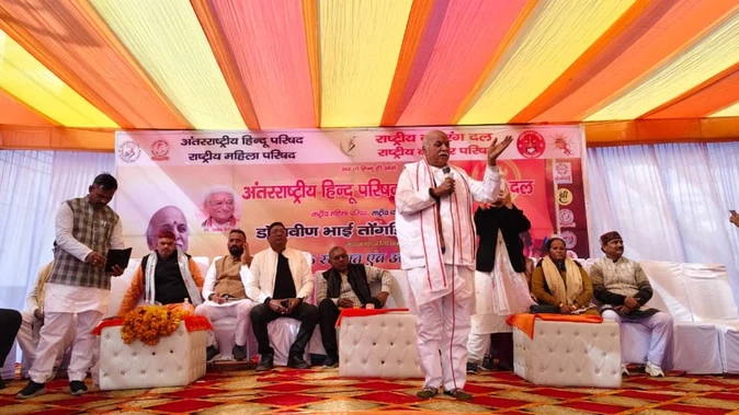सस्ती शिक्षा हमारा अधिकार, युवाओं को मिले रोजगार: तोगड़िया