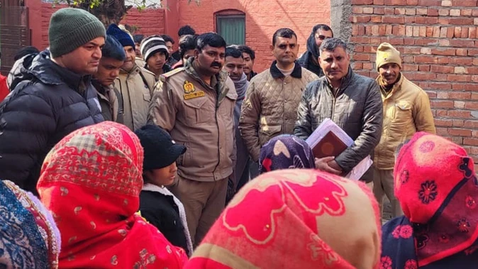 अमरोहा: धर्म परिवर्तन के आरोप पर मंडी धनौरा में हंगामा, बजरंग दल का प्रदर्शन
