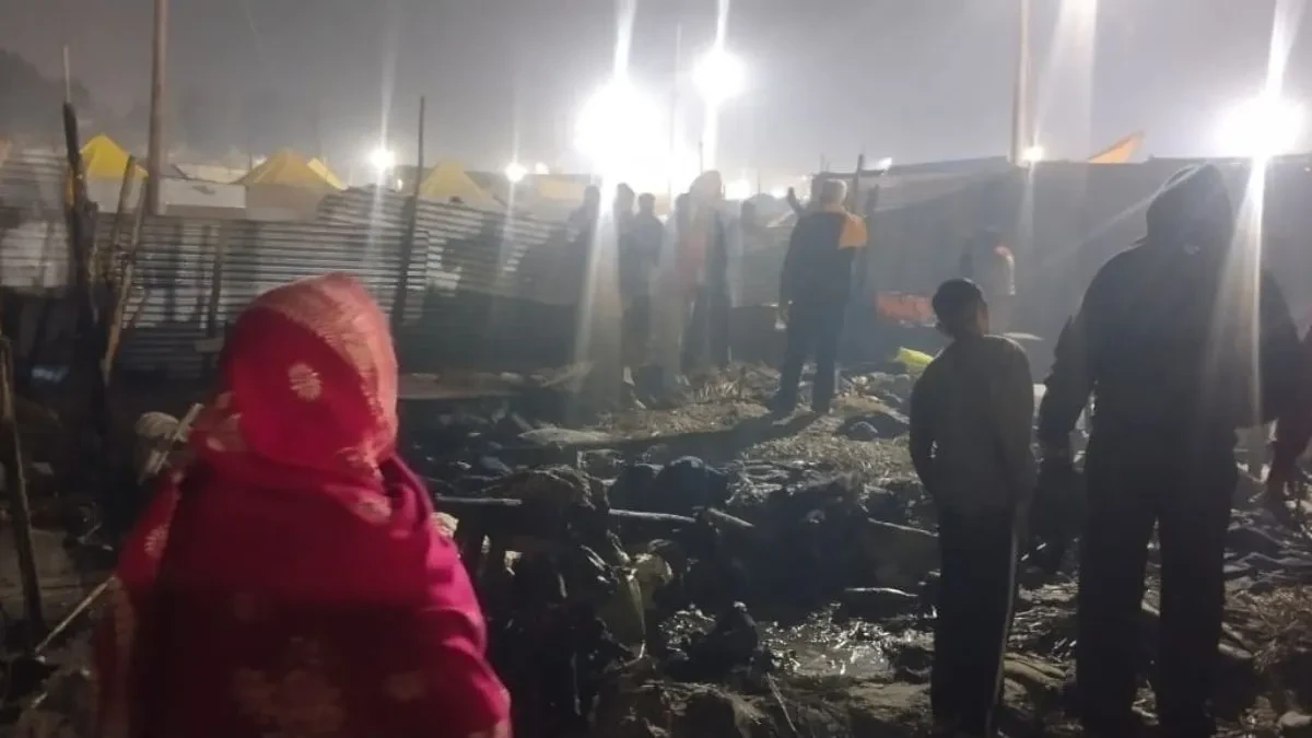 प्रयागराज माघ मेला में आग लगने से मची भगदड़, राहत कार्य जारी