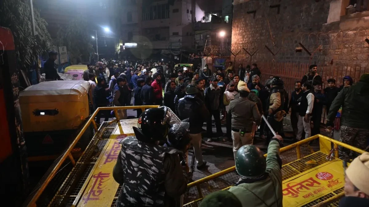 नई दिल्ली: तुर्कमान गेट हिंसा मामले में दो और गिरफ्तार, अब तक 20 आरोपी अरेस्ट