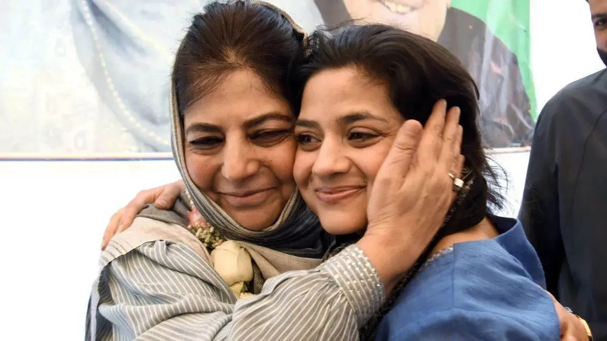 सरकारी कर्मचारियों की बर्खास्तगी और मस्जिदों की प्रोफाइलिंग पर महबूबा-इल्तिजा का हमला
