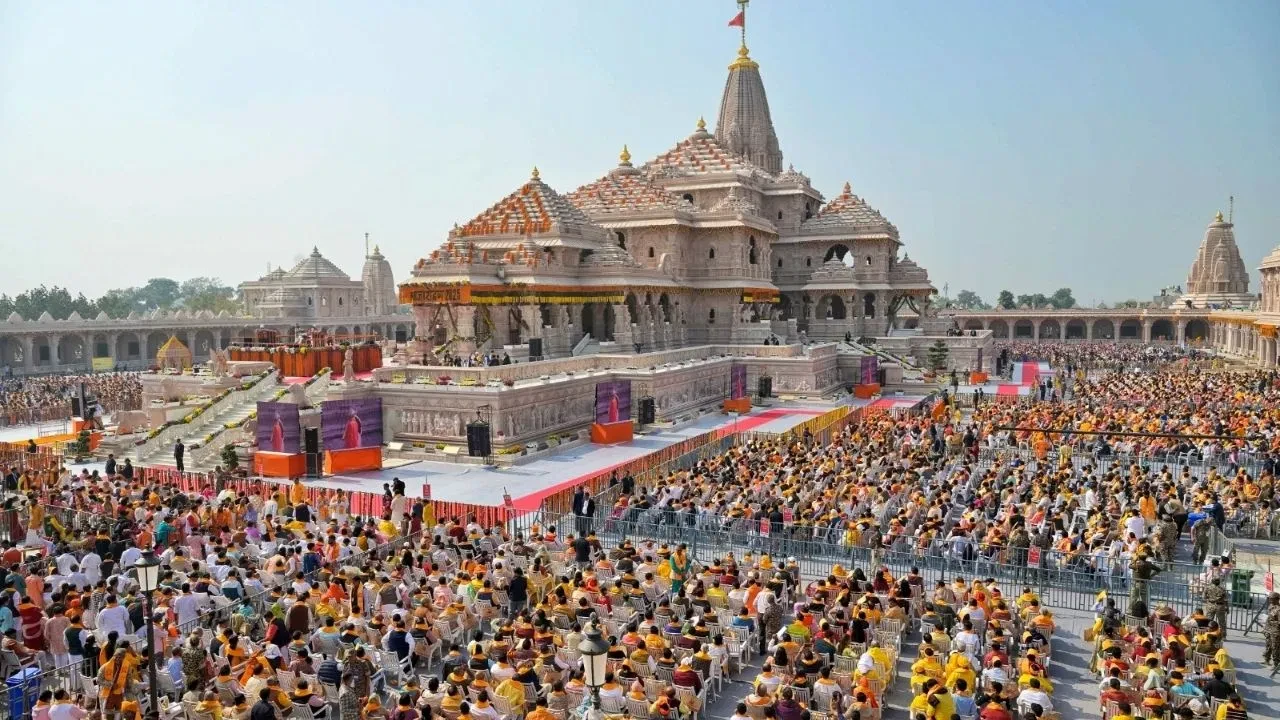 मकर संक्रांति पर सरयू तट पर उमड़ी श्रद्धालुओं की भीड़, राम नगरी भक्तिमय