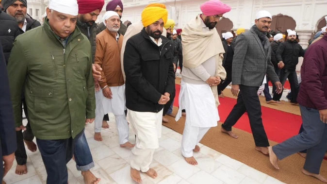 नंगे पांव अकाल तख्त साहिब पहुंचे सीएम भगवंत मान, जत्थेदार के समक्ष रखेंगे पक्ष