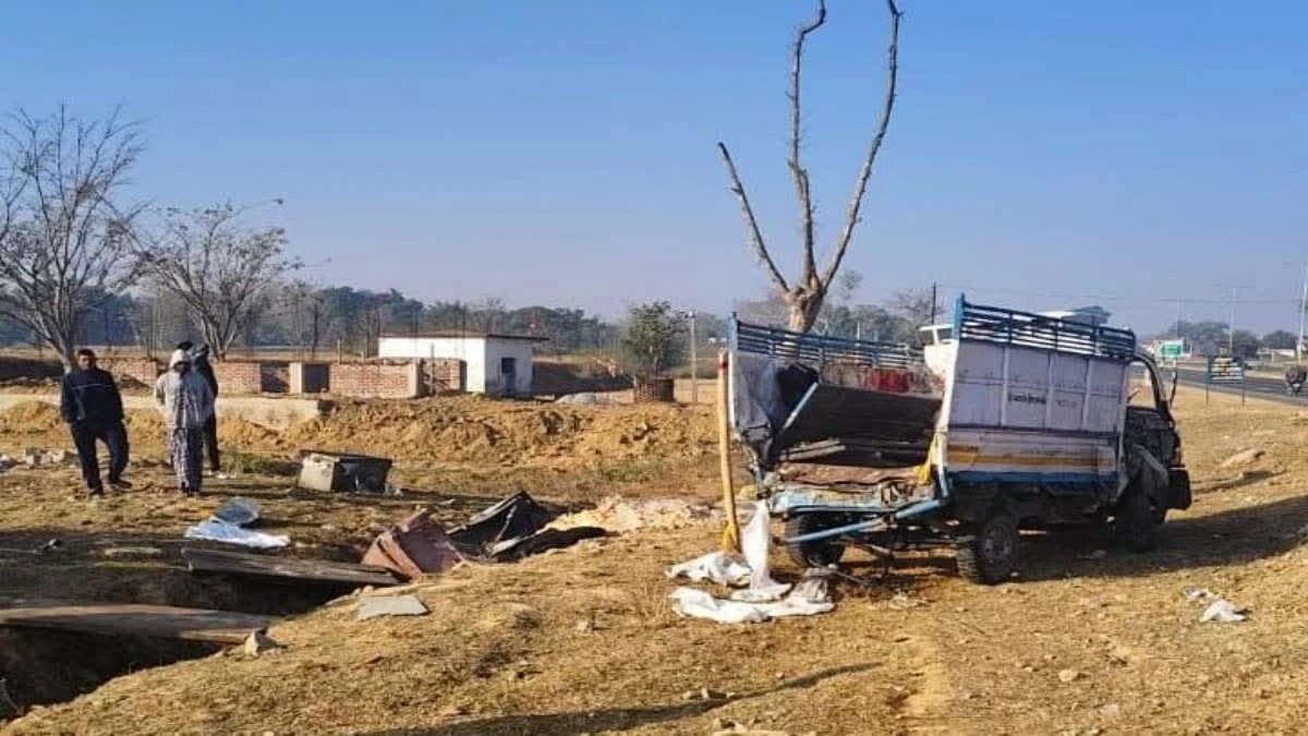 गुमला में भीषण सड़क हादसा, चार की मौत, तीन गंभीर घायल