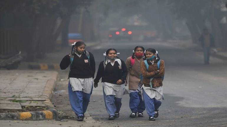 शीतलहर का प्रकोप, यूपी के कई जिलों में स्कूलों की छुट्टियां बढ़ीं