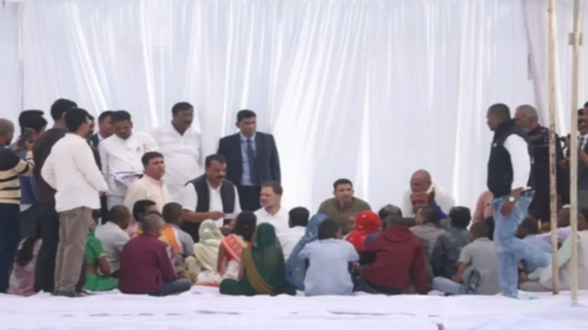 दूषित जलकांड: भागीरथपुरा दौरे पर राहुल गांधी ने मृतकों के परिवारों को दिए चेक