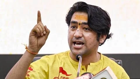 रील और सोशल मीडिया से बढ़ रही पारिवारिक समस्याएं: धीरेंद्र शास्त्री