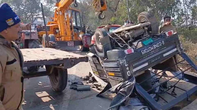 लक्सर: तेज रफ्तार कार ने ई-रिक्शा में मारी टक्कर, तीन की मौके पर मौत