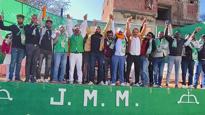 झारखंड: पूर्व नेता उत्तम यादव ने सैकड़ों समर्थकों के साथ झामुमो की सदस्यता ली