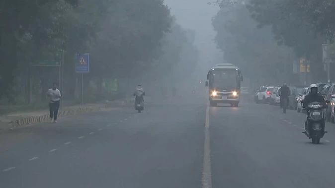 दिल्ली बनी गैस चैंबर, कई इलाकों में AQI 450 के पार