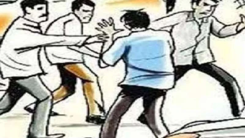 मेरठ: ढवाई नगर में सब्जी विक्रेता पर हमला, सीसीटीवी में कैद हुआ वीडियो
