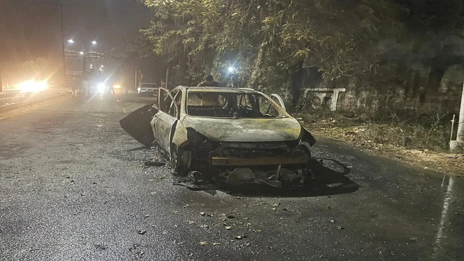 आगरा में चलती कार में आग लगने से चालक की मौत