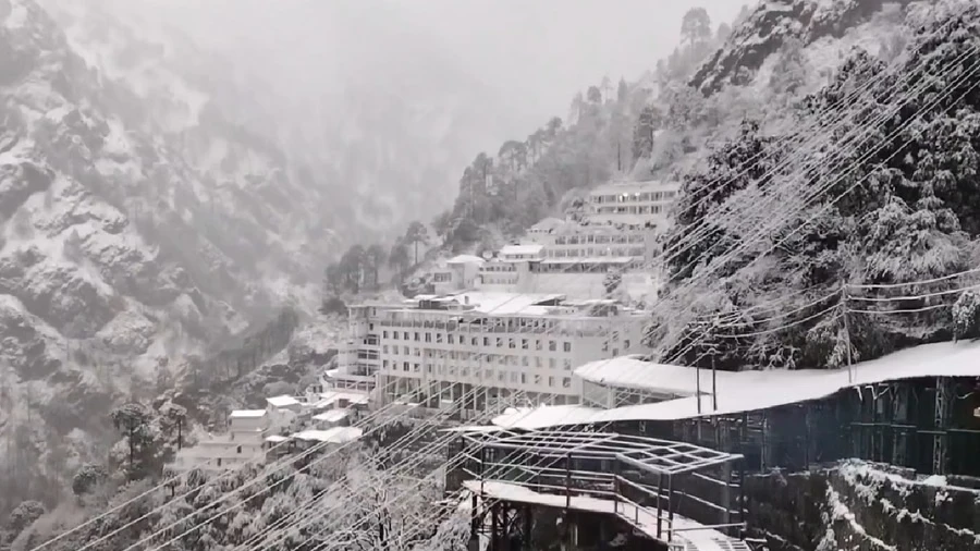 पहाड़ी राज्यों में बर्फ की दस्तक, कई इलाकों में जनजीवन प्रभावित