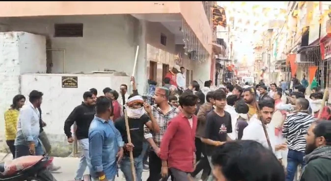 उज्जैन में दो समुदायों के बीच हिंसा, भारी पुलिस फोर्स तैनात
