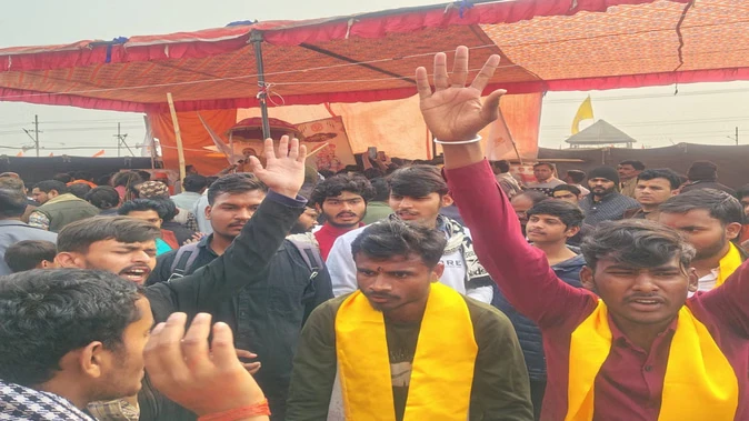 माघ मेले में शंकराचार्य अविमुक्तेश्वरानंद का धरना आठवें दिन भी जारी