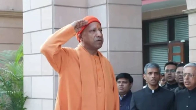 लखनऊ में हर्षोल्लास के साथ मनाया गया 77वां गणतंत्र दिवस, सीएम योगी ने फहराया तिरंगा