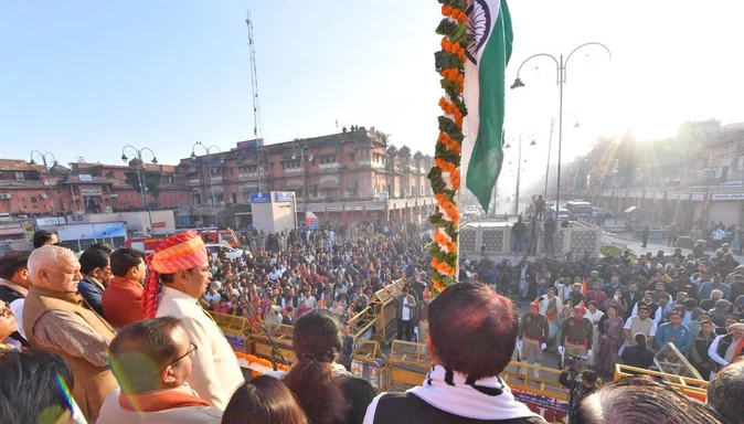 जयपुर: सीएम भजनलाल शर्मा ने फहराया तिरंगा, अमर जवान ज्योति पर दी श्रद्धांजलि