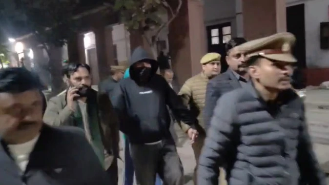 फर्जी पास मामला: ‘कच्चा बादाम’ स्टार अंजली अरोड़ा का बॉयफ्रेंड आकाश गिरफ्तार