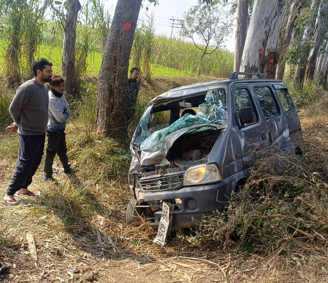 मुजफ्फरनगर: बाइक और मारुति इको की टक्कर में युवक की मौत, छह गंभीर रूप से घायल