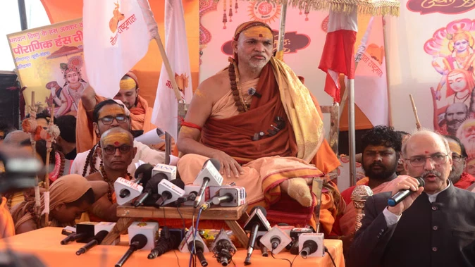 शंकराचार्य का धरना 10वें दिन भी जारी, अविमुक्तेश्वरानंद के समर्थन में उतरे कंप्यूटर बाबा