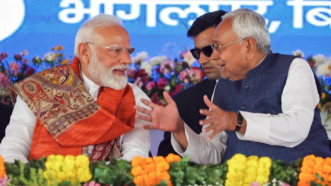 यूजीसी नियमों पर घमासान, भाजपा समर्थक ही उतरे सड़क पर