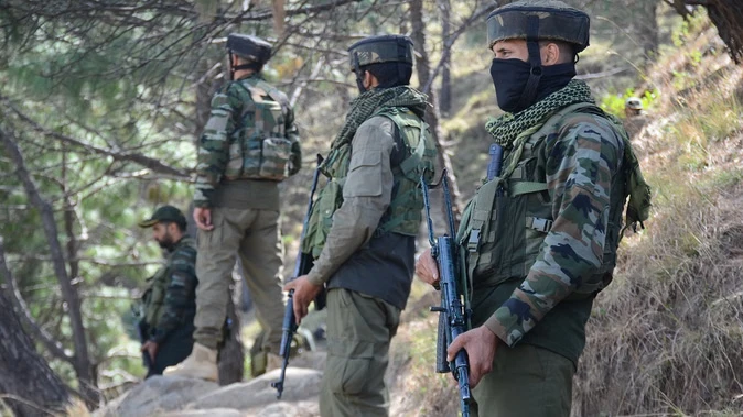 किश्तवाड़ में मुठभेड़ के बाद आतंकियों के ठिकानों पर तेज़ी से सर्च ऑपरेशन
