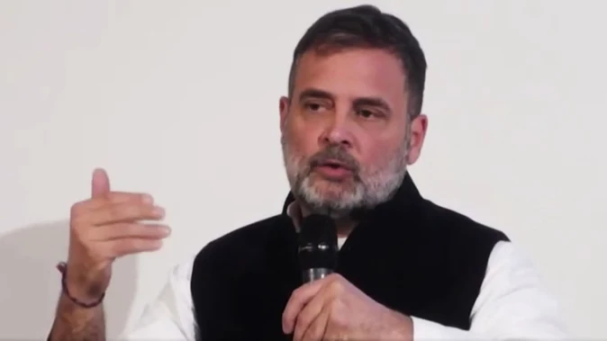 राहुल गांधी और कांग्रेस नेताओं ने पुण्यतिथि पर महात्मा गांधी को किया नमन