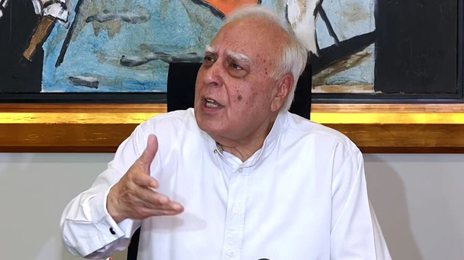 कपिल सिब्बल ने केंद्र सरकार पर साधा निशाना, यूजीसी नियमों को लेकर जताई चिंता