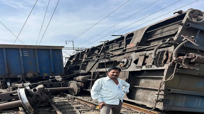 छत्तीसगढ़: मालगाड़ी के दो डिब्बे पटरी से उतरे, रेल यातायात बाधित